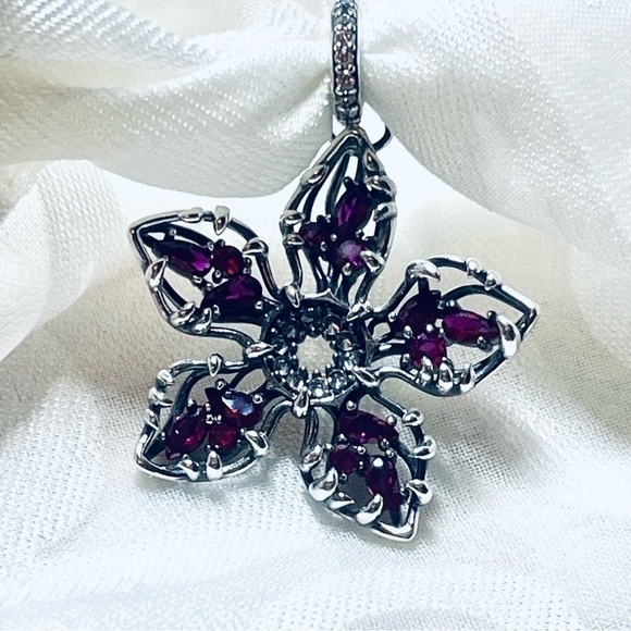 👹 NWOT Stranger Things Demogorgon Charm ⚡ - Picture 11 of 15